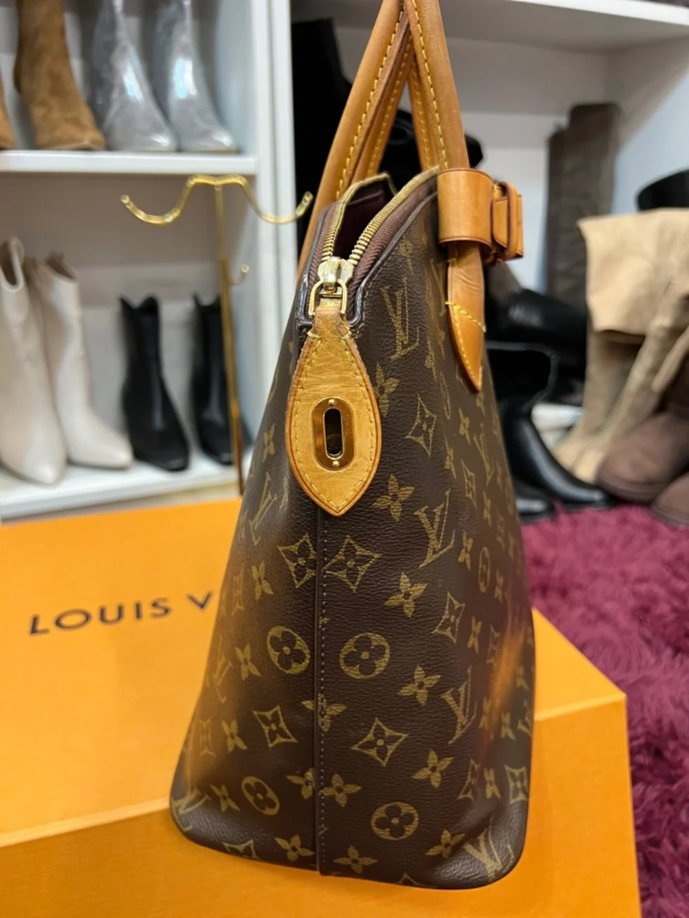 ๐ฅ๐ฅ Louis Vuitton Lockit Bag with leather interior and COA - Picture 8 of 17